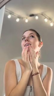 Verwöhne dich mit unserem Pumpkin Spice Treatment – der magischen Kombination aus Pumpkin Peeling und Illuminating Orange Maske.
Was ist das Geheimnis?
🎃Das Kürbispeeling: Es entfernt sanft und schonend abgestorbene Hautzellen.
🍊Die Orangenmaske: Sie hellt sofort auf und versorgt deine Haut mit neuer Energie.
Und das alles – begleitet von einem göttlichen Herbstduft!
💡Wichtig: Diese Behandlung ist ein Oktober-Exklusiv! Verpasse nicht die Chance, deiner Haut eine unvergessliche Wohltat zu gönnen.
Bereit für den Glow?
 📩Schreib uns eine DM, um dir deinen Termin zu sichern!
#wienbeauty #viennabeauty #funnyreel #beautyhumor #hautpflege #skincare #halloweenbeauty #pumkinpeeling #beautyroutine #beautycare #skinhealth #selfcare #beautycommunity #skincarecommunity #glowingskin #beautytreatment #wien #vienna #austria #wienliebe