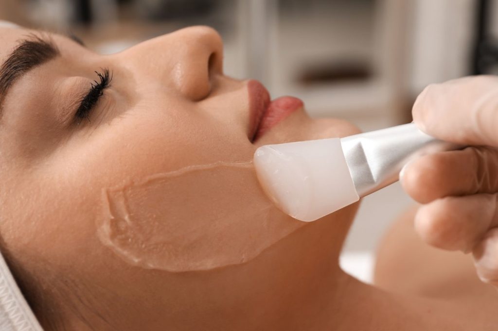 Strahlendes Aussehen mit einem Fruchtsaeurepeeling – ein frischer Teint bei Individual Beauty Vienna
